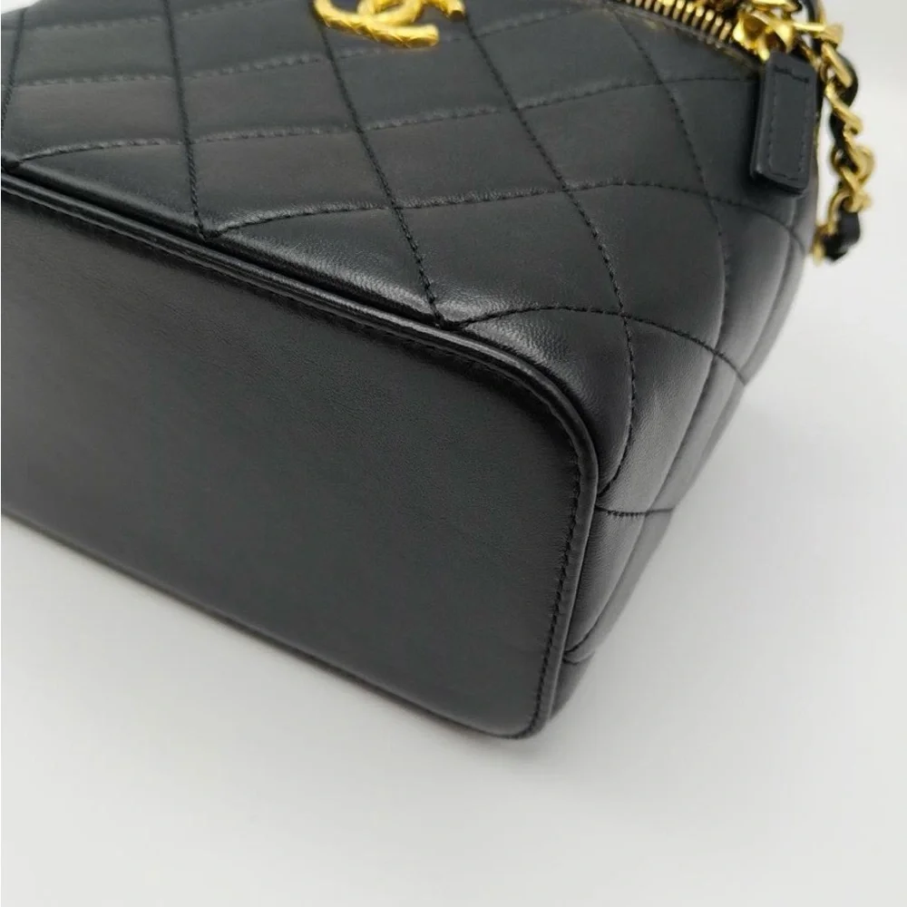 Chanel Jewelled spellout Bangle top handle Black Quilted Lambskin Vanity Bag - Picture 3 of 9